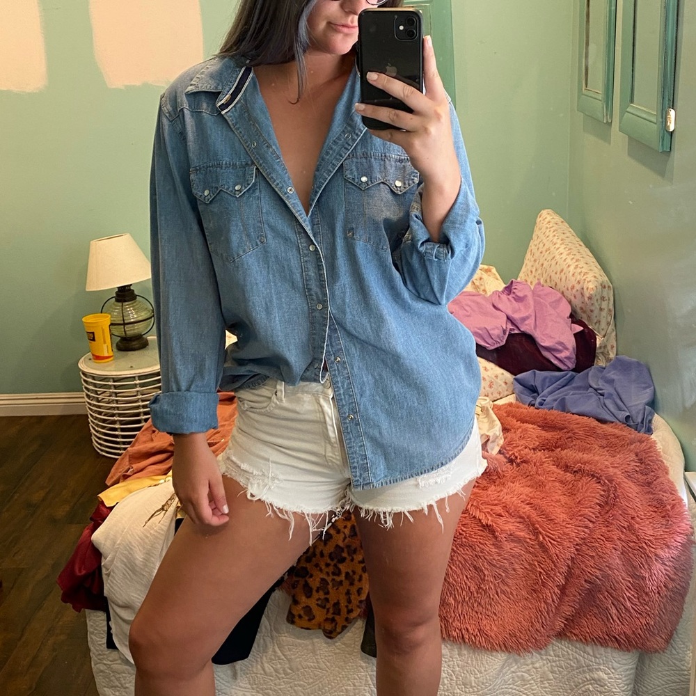 Light weight Levi’s button up